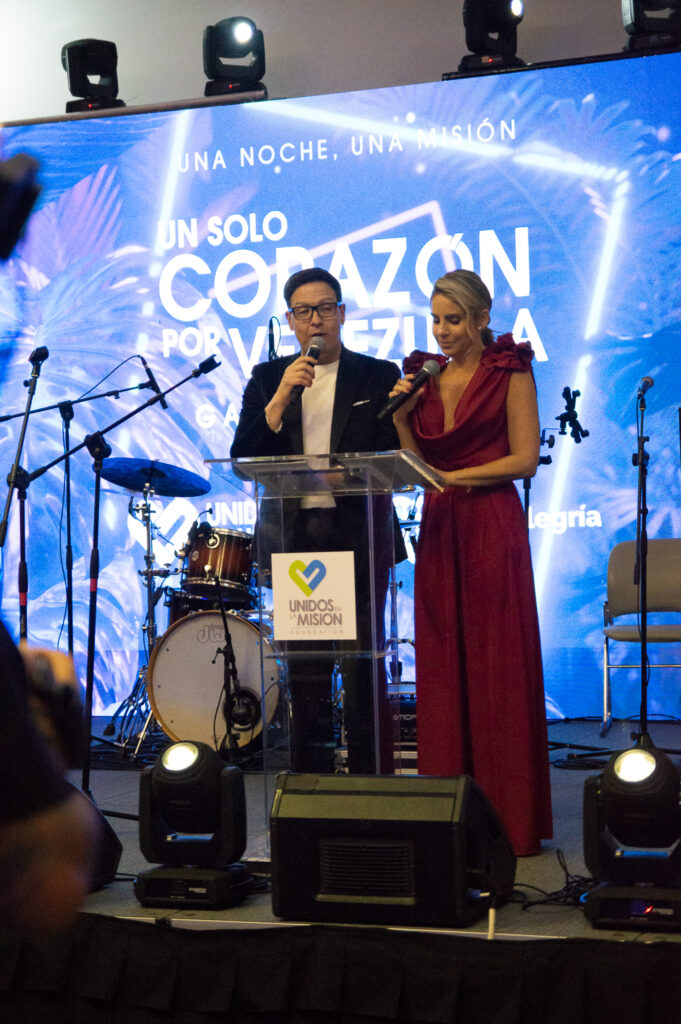 María Alejandra Requena y Raúl Gonzalez en gala benéfica Un solo corazón por Venezuela