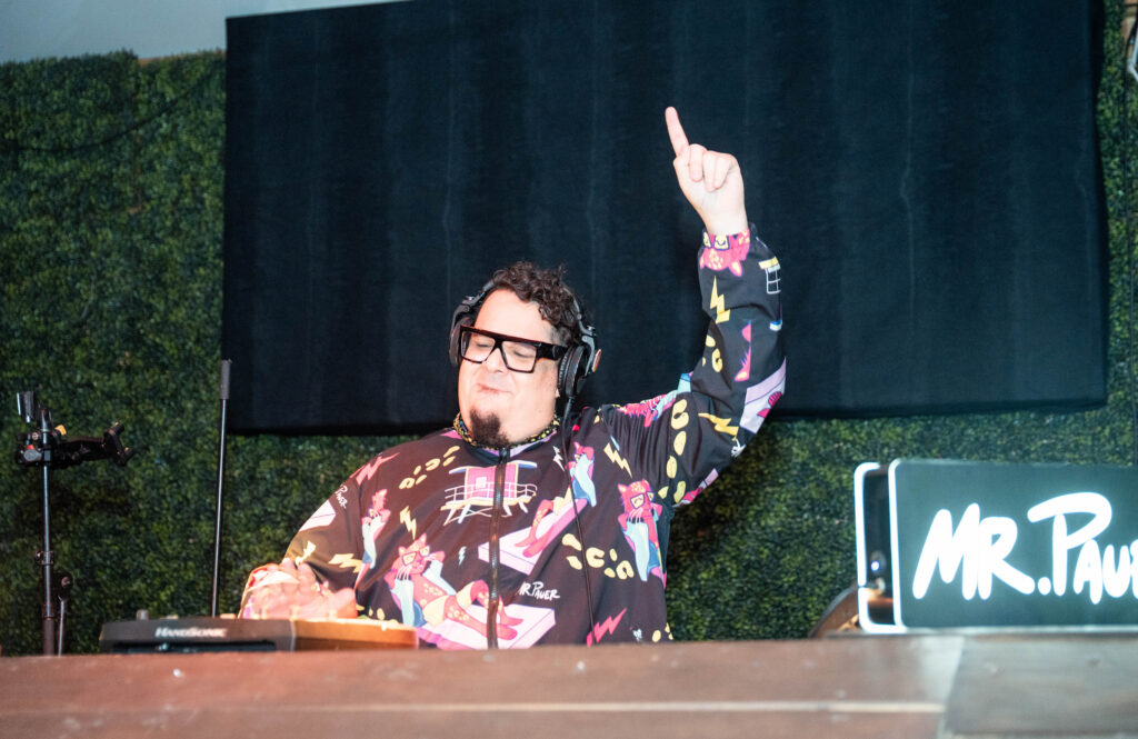 Mr Pauer concierto en Miami de "Una Noche Con" de Unidos en la Misión 